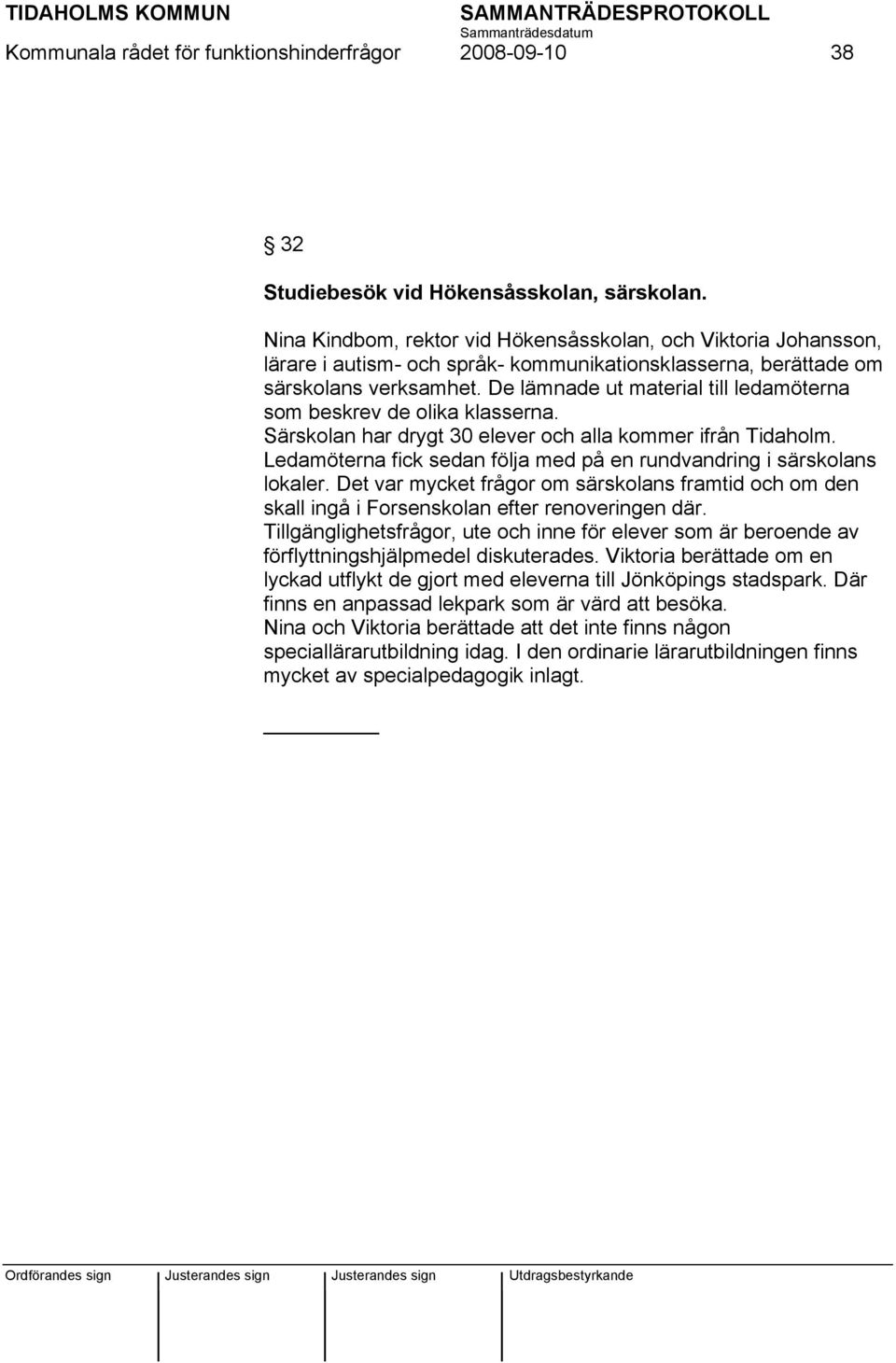 De lämnade ut material till ledamöterna som beskrev de olika klasserna. Särskolan har drygt 30 elever och alla kommer ifrån Tidaholm.