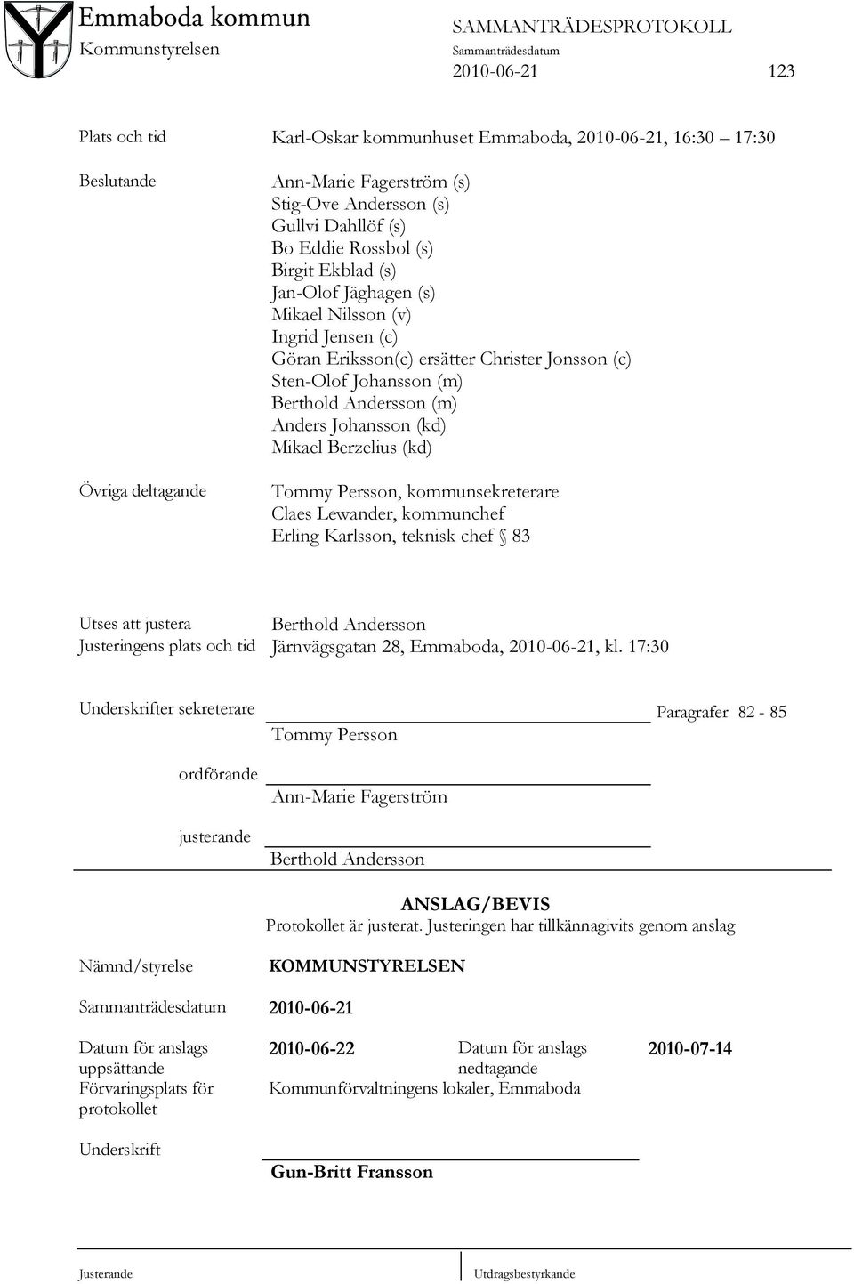 Mikael Berzelius (kd) Tommy Persson, kommunsekreterare Claes Lewander, kommunchef Erling Karlsson, teknisk chef 83 Utses att justera Berthold Andersson Justeringens plats och tid Järnvägsgatan 28,