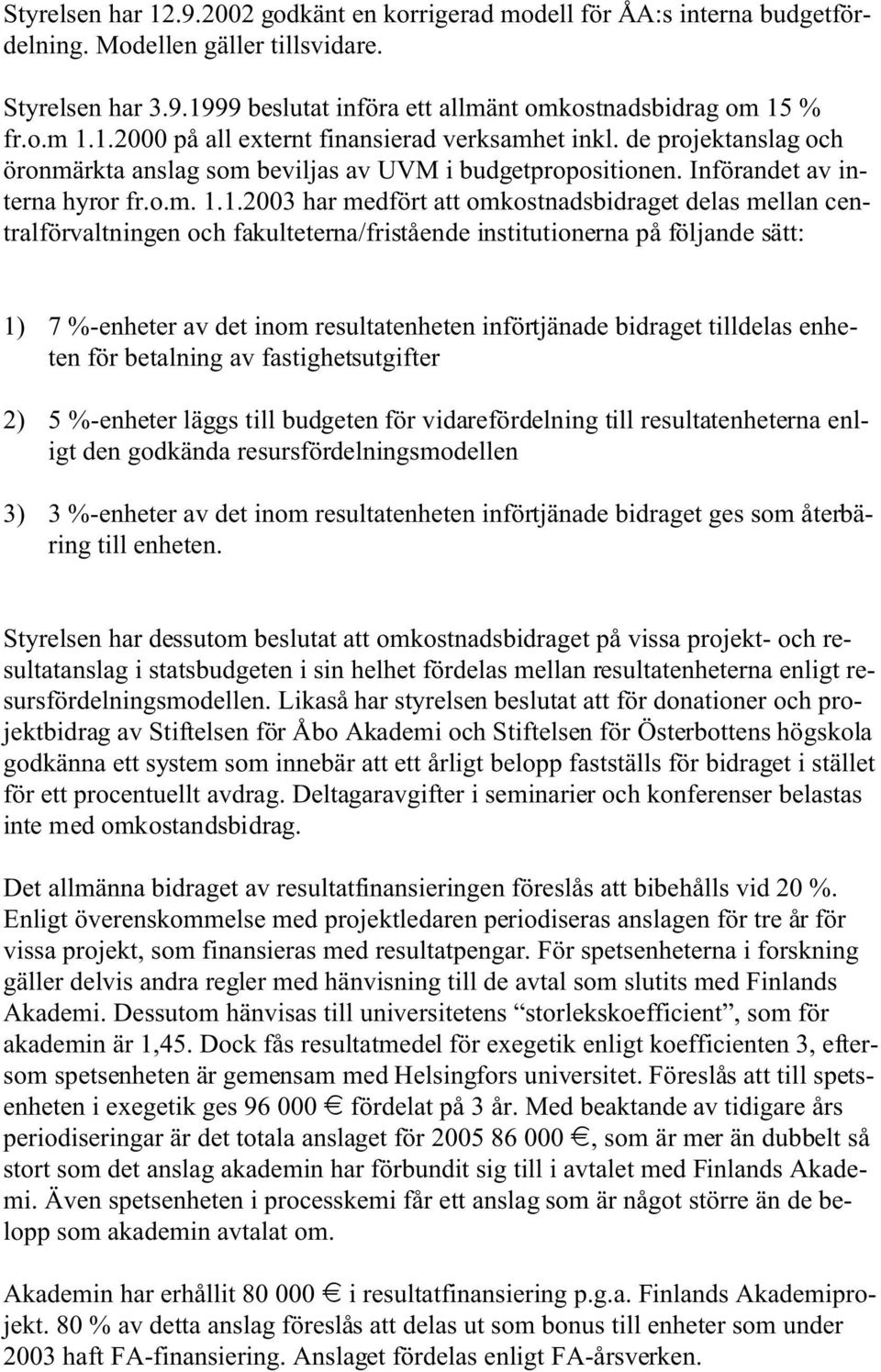 1.2003 har medfört att omkostnadsbidraget delas mellan centralförvaltningen och fakulteterna/fristående institutionerna på följande sätt: 1) 7 %-enheter av det inom resultatenheten införtjänade