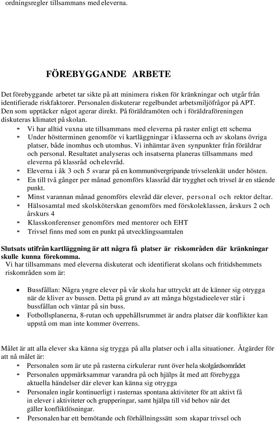 Vi har alltid vuxna ute tillsammans med eleverna på raster enligt ett schema Under höstterminen genomför vi kartläggningar i klasserna och av skolans övriga platser, både inomhus och utomhus.