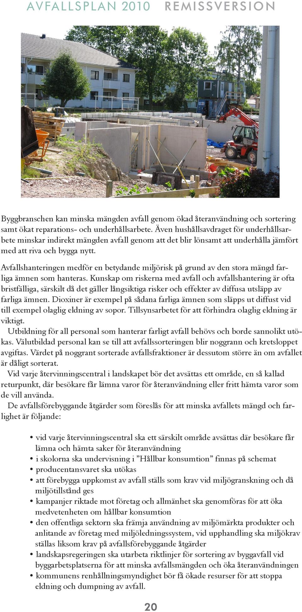 Avfallshanteringen medför en betydande miljörisk på grund av den stora mängd farliga ämnen som hanteras.