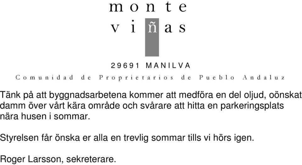 parkeringsplats nära husen i sommar.