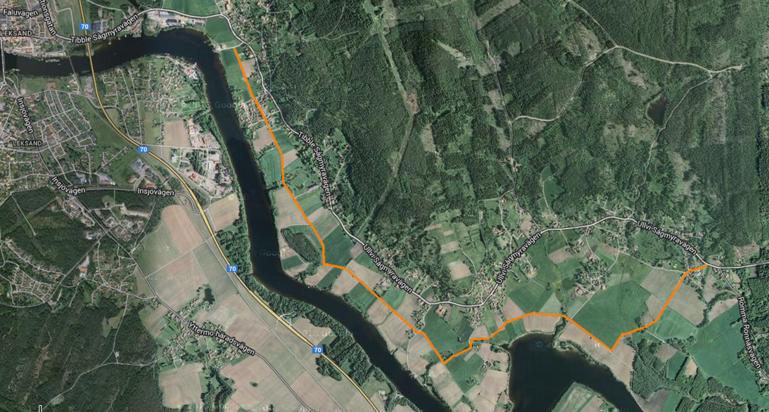 Aktuellt ärende avser upprustning av den skyltade sommarcykelvägen mellan Tibble och Romma (visas i bilden nedan som en orange linje) gällande den delsträcka som ligger inom Ullvi by.