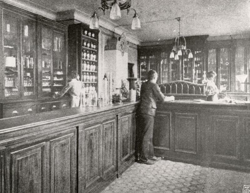 Apoteket Kärnans officin år 1907.