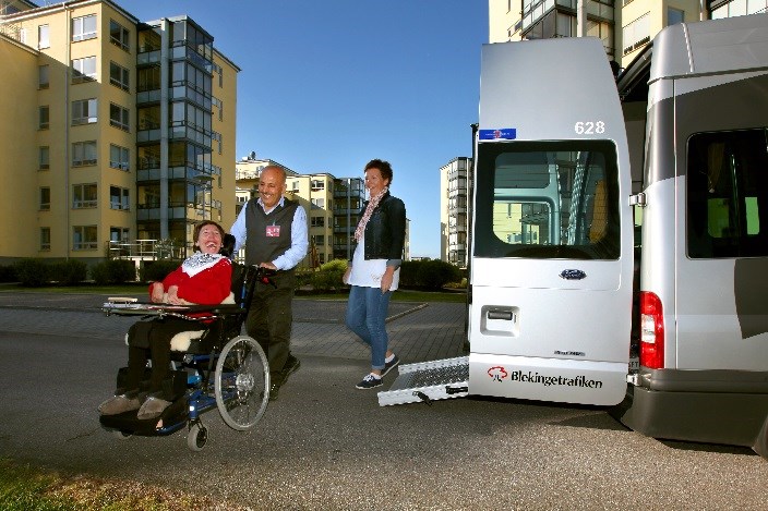 Öppen närtrafik Öppen närtrafik skiljer sig från övriga serviceresor på så sätt att den faller inom allmän kollektivtrafik.