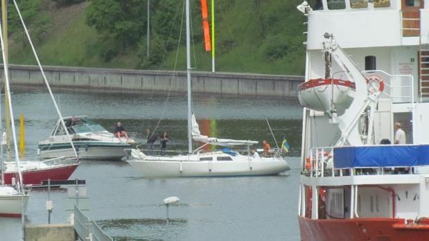 Har man fritidsbåt i Mälaren eller skärgården söder om Södertälje påverkas man i olika utsträckning av fartygens passager både när man sitter i båten eller färdas på land och ibland får vänta vid en