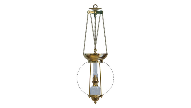 Månskenskupa Månskenslampan, som karaktäriseras av hissanordningen och sitt färgade glas, var mycket populär på de sena 1800-talets terasser och punschverandor.