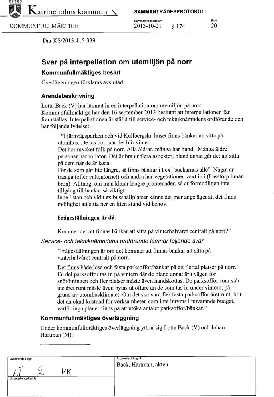 Interpellationen är ställd till service- och tekniknämndens ordförande och har följande lydelse: "I järnvägsparken och vid Kullbergska huset finns bänkar att sitta på utomhus.