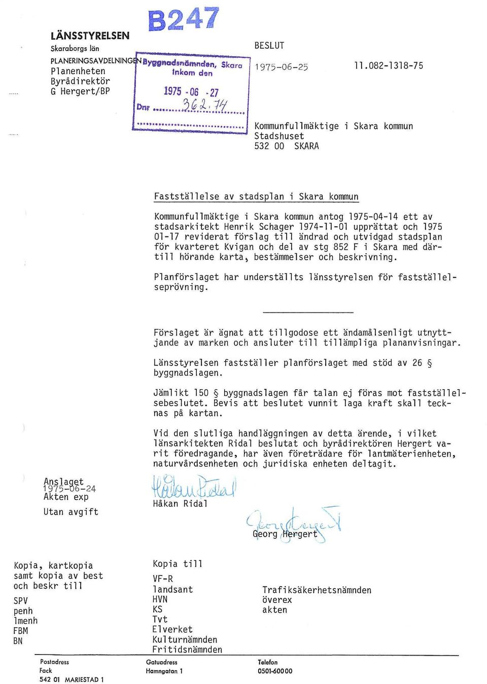 upprättat och 1975 01-17 reviderat förslag till ändrad och utvidgad stadsplan för kvarteret Kvigan och del av stg 852 F i Skara med därtill hörande karta~ bestämmelser och beskrivning.