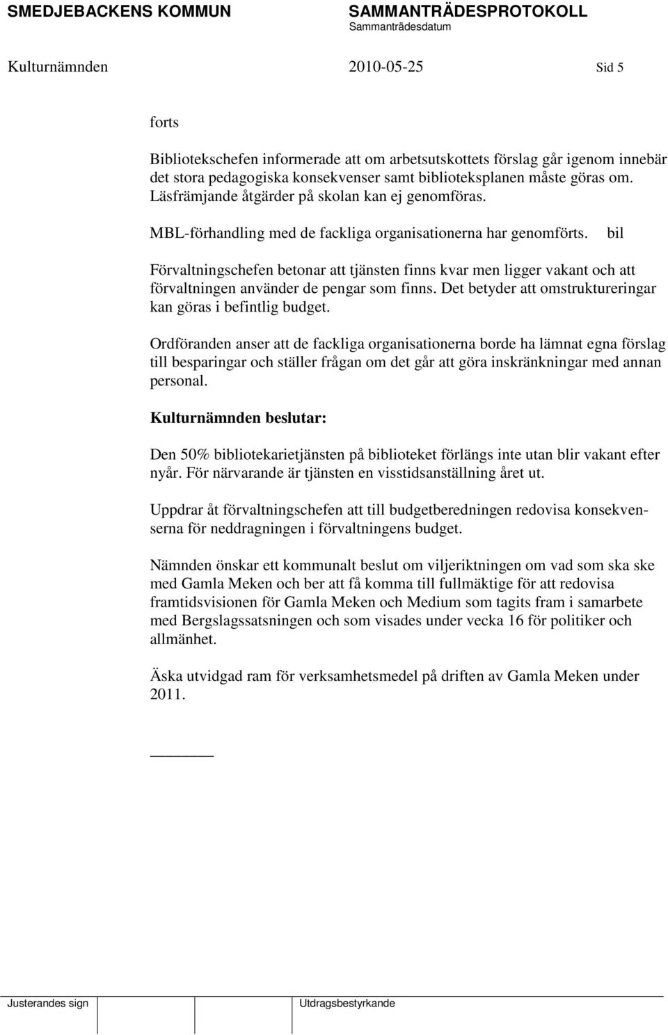 bil Förvaltningschefen betonar att tjänsten finns kvar men ligger vakant och att förvaltningen använder de pengar som finns. Det betyder att omstruktureringar kan göras i befintlig budget.