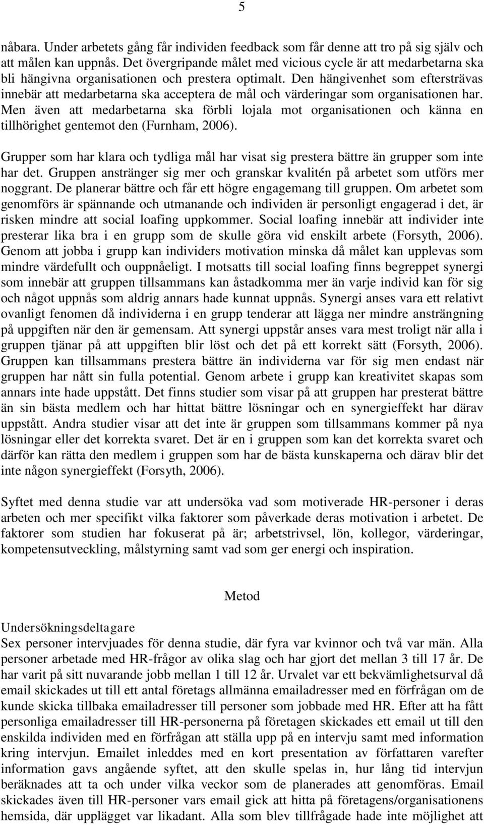 Den hängivenhet som eftersträvas innebär att medarbetarna ska acceptera de mål och värderingar som organisationen har.