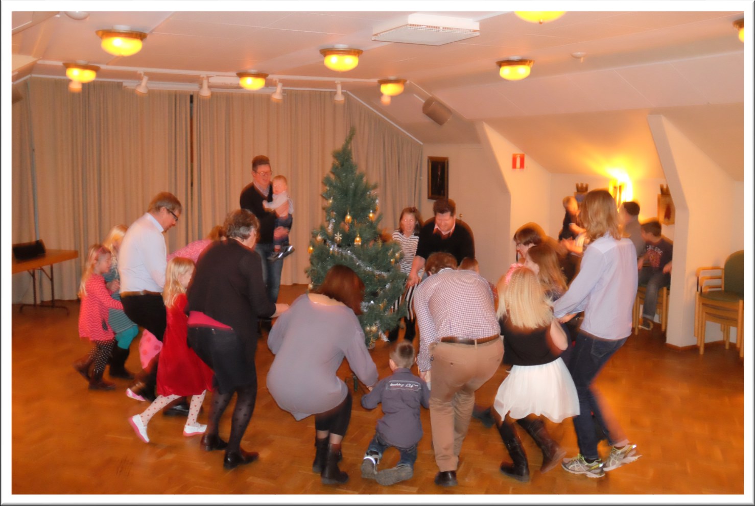 Svarta Örnsbladet Årgång 31 Logen Läckö Slott Nummer 1 Januari 2014 Barn och familjefest Foto: Christoffer Mattsson Den 5/1 hölls för ett 40 tal bröder med familjer den traditionella barn och