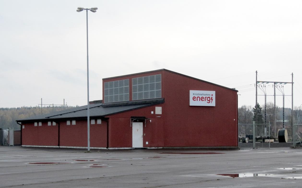 Ur tabellen framgår att minsta avstånd från fasledare och närmsta byggnad ska vara minst fem meter. Skyddsavstånd till ställverk Det finns ett ställverk och transformatorer inom E-området.