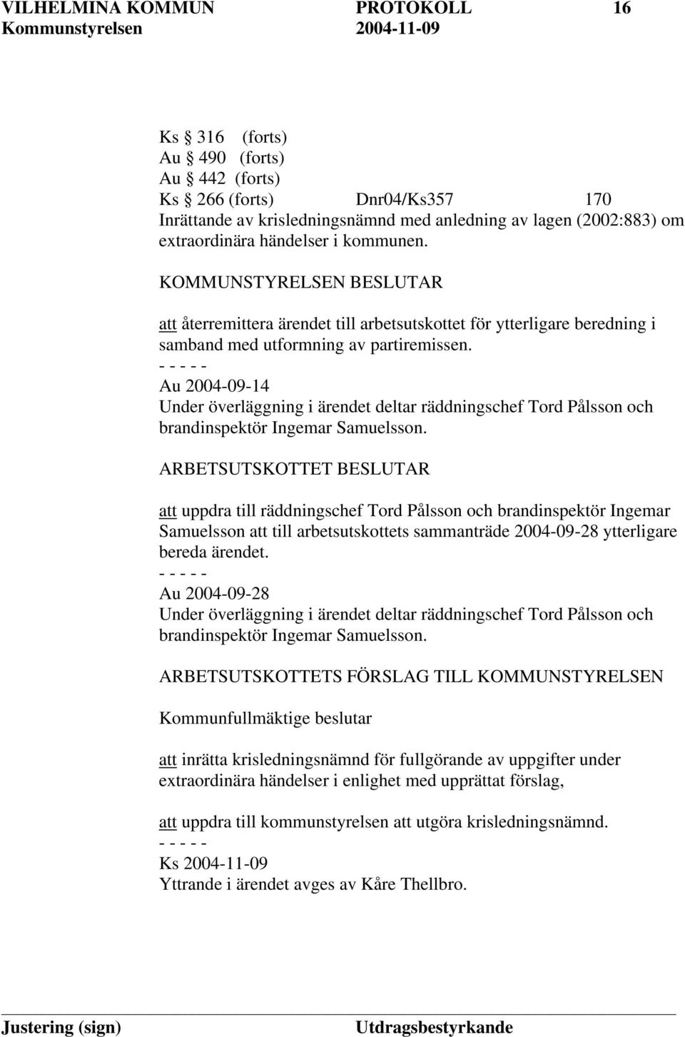 Au 2004-09-14 Under överläggning i ärendet deltar räddningschef Tord Pålsson och brandinspektör Ingemar Samuelsson.