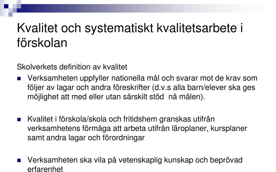 Kvalitet i förskola/skola och fritidshem granskas utifrån verksamhetens förmåga att arbeta utifrån läroplaner, kursplaner