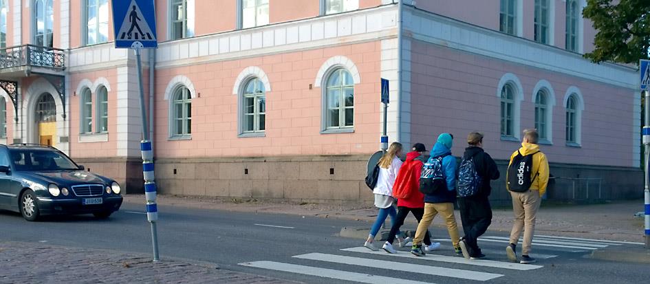 24.11.2015 / 5 Åtgärder under åren 2015-2017: Åtgärd Tidpunkt Ansvar Situation Årsklocka för information om vettiga sätt att årsklockan ställs röra sig, riktad till invånarna.