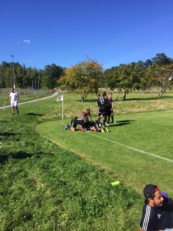 Om FC Djursholm Framgångsrik, stor förening i norra Storstockholm Fokus på spelarutveckling i professionell miljö med bevisade resultat; Slutspel i U17 Pojkallsvenskan tre år i rad Serieledare U17