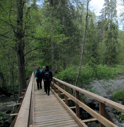 Riksintressen och hänsynsområden Fjärdhundrabygdens odlingslandskap vid Frösthult, Simtuna och Torstuna är utpekat som riksintresse för kulturmiljövård då det utgörs av ett slättlandskap med ett
