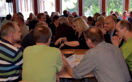 BEFOLKNING I slutet av år 2015 hade Fjärdhundra tätort 906 invånare enligt SCB (Statistiska centralbyrån). Sedan år 1960 har tätorten haft en befolkningsökning på 582 invånare.