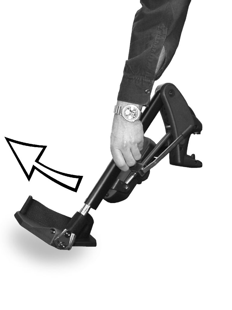 Invacare Ultra Low Maxx av Motion Concepts 4.13 Manuellt vinkelställbart benstöd (ADM) 4.13.1 Svänga benstöden utåt och/eller ta av dem Den lilla utlösningsknappen är belägen på benstödens ovansida.