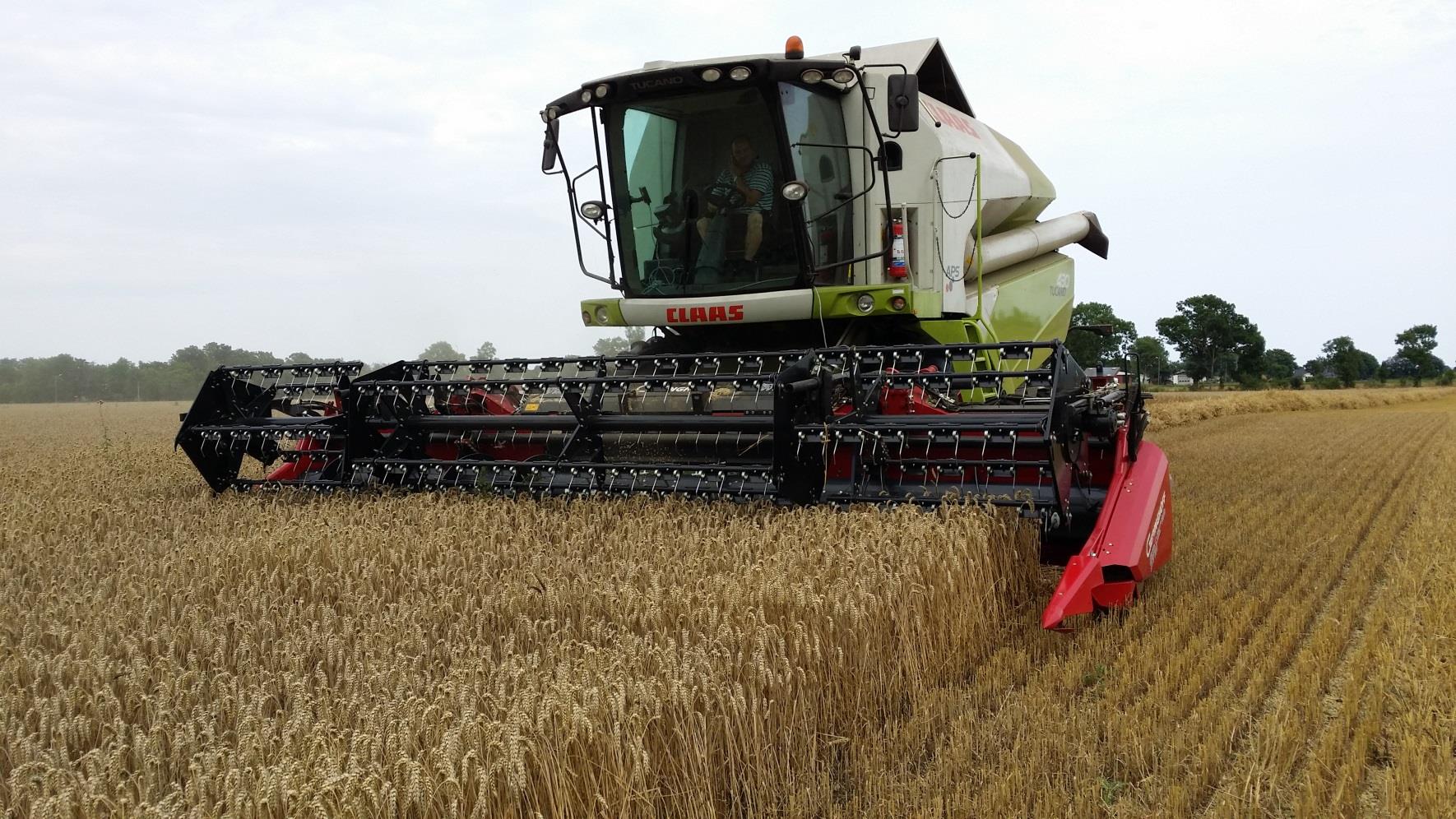 Nytt Geringhoff på Öland Efter testkörning vid skörd 2014 beslutade sig slutligen Bengt Johnsson på Lundby Gård vid Köpingsvik på Öland för att köpa ett Geringhoff Harvest Star HV 720 med en