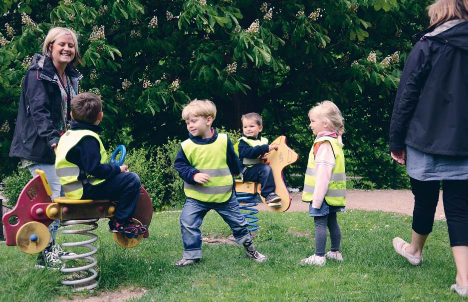 liten grupp på max tolv barn. Val som är mycket medvetet gjorda till stor del utifrån den kristna grundsynen. Förskolan finns för barnens bästa, den ska vara rolig och lusfylld, säger Ann-Marie.