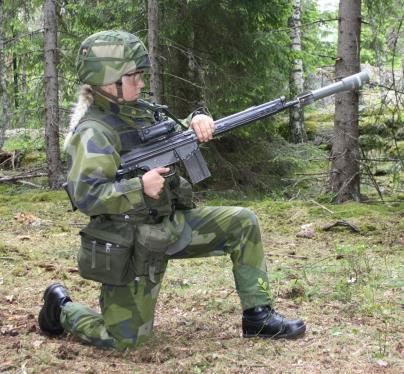 Handhavande VARNING! Innan gevärsrökgranaten används skall denna med drivpatron visiteras. Visitering Kontrollera att 1. Vapnets flamdämpare och friktionsring är fri från skador. 2.