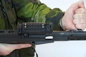 9.7. Patron ur Patron ur skall ske ordnat och syftar till att avlägsna magasin och ammunition ur vapnet.