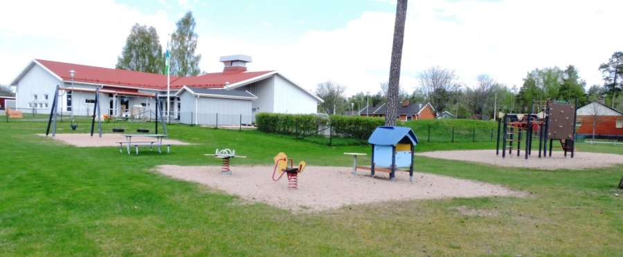 SKILLINGARYD Idag finns det sju allmänna kommunala lekplatser i Skillingaryd. De är inte riktigt jämnt fördelade geografiskt på orten som är väldigt långsmal.