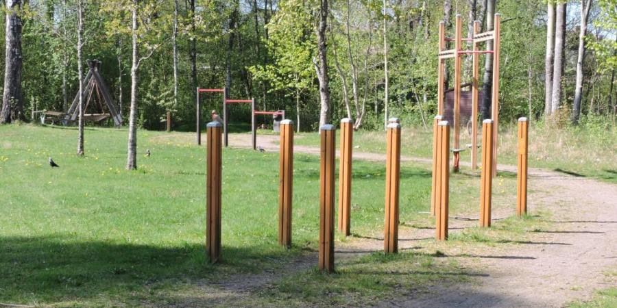 Linnarbäcken Parken kring Linnarbäcken är ett trivsamt område som kan användas mer genom att bland annat utveckla lekplatsen i området.