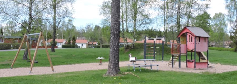 BONDSTORP I Bondstorp finns den allmänna kommunala lekplatsen vid Ekbacken.