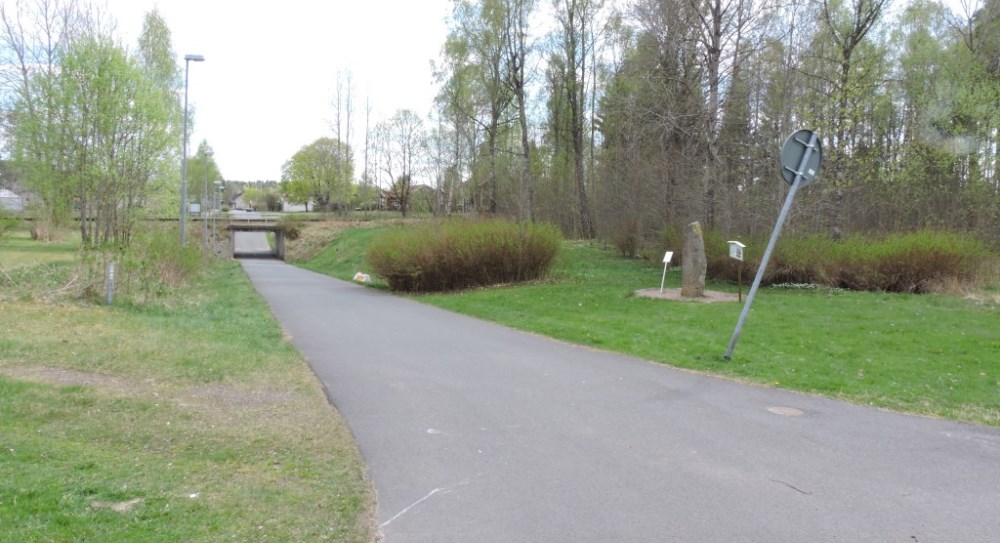 Transtigen i Hok Större vägar och järnvägen gör att Hok som ort är väldigt uppdelat för att hitta en bra naturlig placering för en central lite större områdeslekplats.