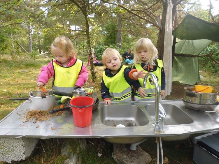 Mål Arbetslaget samarbetar kring ett medvetet bruk av leken för att främja varje barns utveckling och lärande. Metod Leken ligger till grund till hela vår verksamhet eftersom barn lär genom att leka.