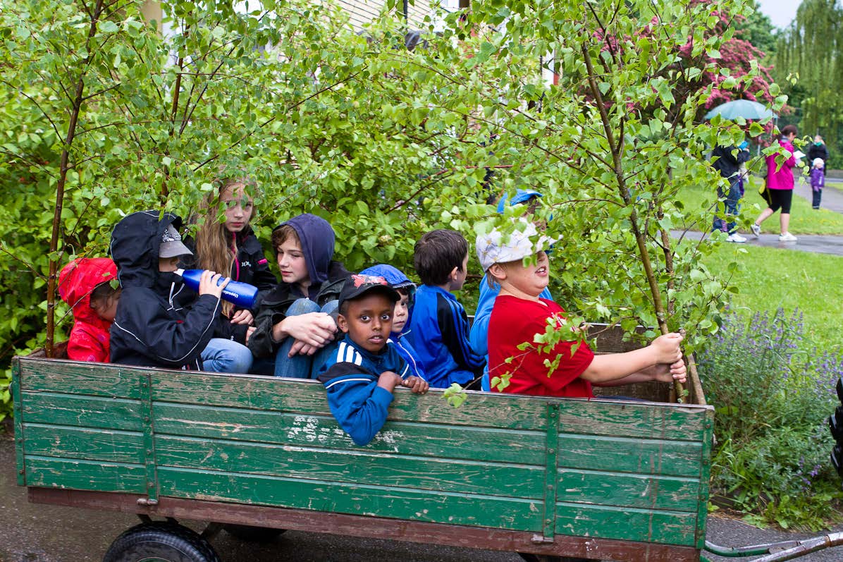 Sommarfesten Dagen före skolavslutningen äger ju vår traditionsenliga sommarfest rum och så även i år. Men det blev något fel med vädret.