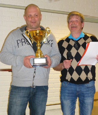 2013 års pristagare SSF Domare, flest dömda prov Tre priser i fallande skala delas ut: 500, 300, 200 till de som dömt flest prov. I detta fall då alla dömt lika många delas 500 :- ut till var och en.