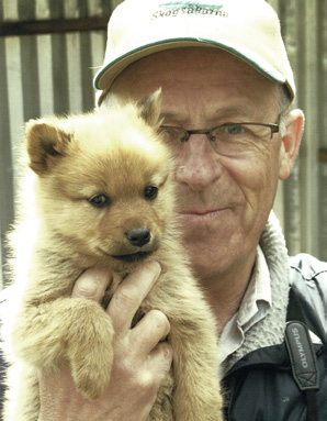 Staffan Forsslund trädstammen eller krafsar på densamma. Samma sak att hunden är för snävsökt för att få fågeln intresserad av att träa eftersom den redan är störd av provgruppen.