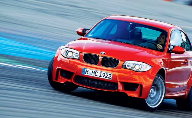 1 M COUPÉ MÅ VARA EN INSTEGSMODELL I BMW:S M-PROGRAM, MEN DEN ÄR ETT SERIÖST VAPEN OCH SKA INTE FÖRAKTAS.