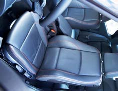 1 M Coupé är en fröjd att köra på bana, de breda bakdäcken och diffbromsen hjälper till att få ner alla newtonmetrarna i asfalten.