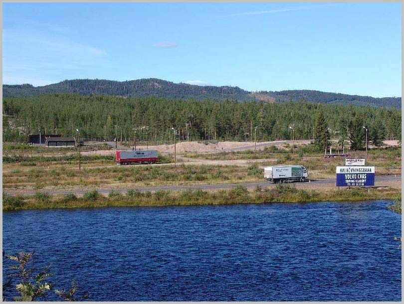 Det betjänades av maskiner för lastning av timmer samt för transporter till och från området.