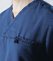 Red Label MÅTTABELL B TVÄTT 60 C PRIS 499 KR 55 31005SM42 Unisex / Herr V-blus Detta är en klassiker som vi har förnyat lite för att få ett smidigare uttryck.