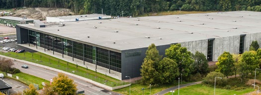 Våra mål. Tingstad arbetar för minskad energiförbrukning och CO 2 utsläpp. 2014 färdigställdes vårt nya supermoderna logistikcenter på 33 000m 2. Fastigheten är toppmodern och bl.a. särskilt utrustad med energieffektiv belysning där sensorer känner av vilken del av lokalen som används och justerar ljuset därefter.