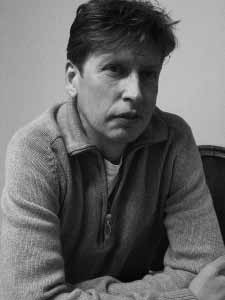 Artikel från Intra 2/2009 Erik Tillander hade arbetat 15 år i olika gruppbostäder när han beslöt att använda sig av sina erfarenheter i sina studier.