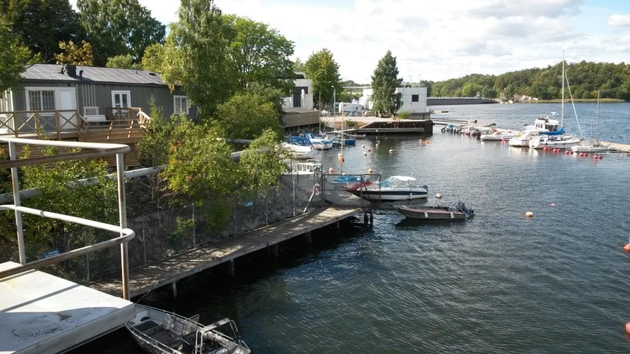 66 Figur 22. Småbåtshamn i Ropsten norr om landfästet för Gamla Lidingöbron (Bild: Tyréns AB). Värdering av rekreation och friluftsliv Området har måttligt rekreationsvärde, för både land och vatten.