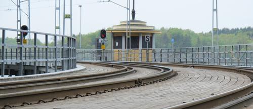 74 Stockholmsregionen, som exempelvis Tranebergsbron, Västerbron och Årstabroarna har Gamla Lidingöbron ett pedagogiskt värde då Stockholmsregionen besitter broar från olika tidsepoker och med olika