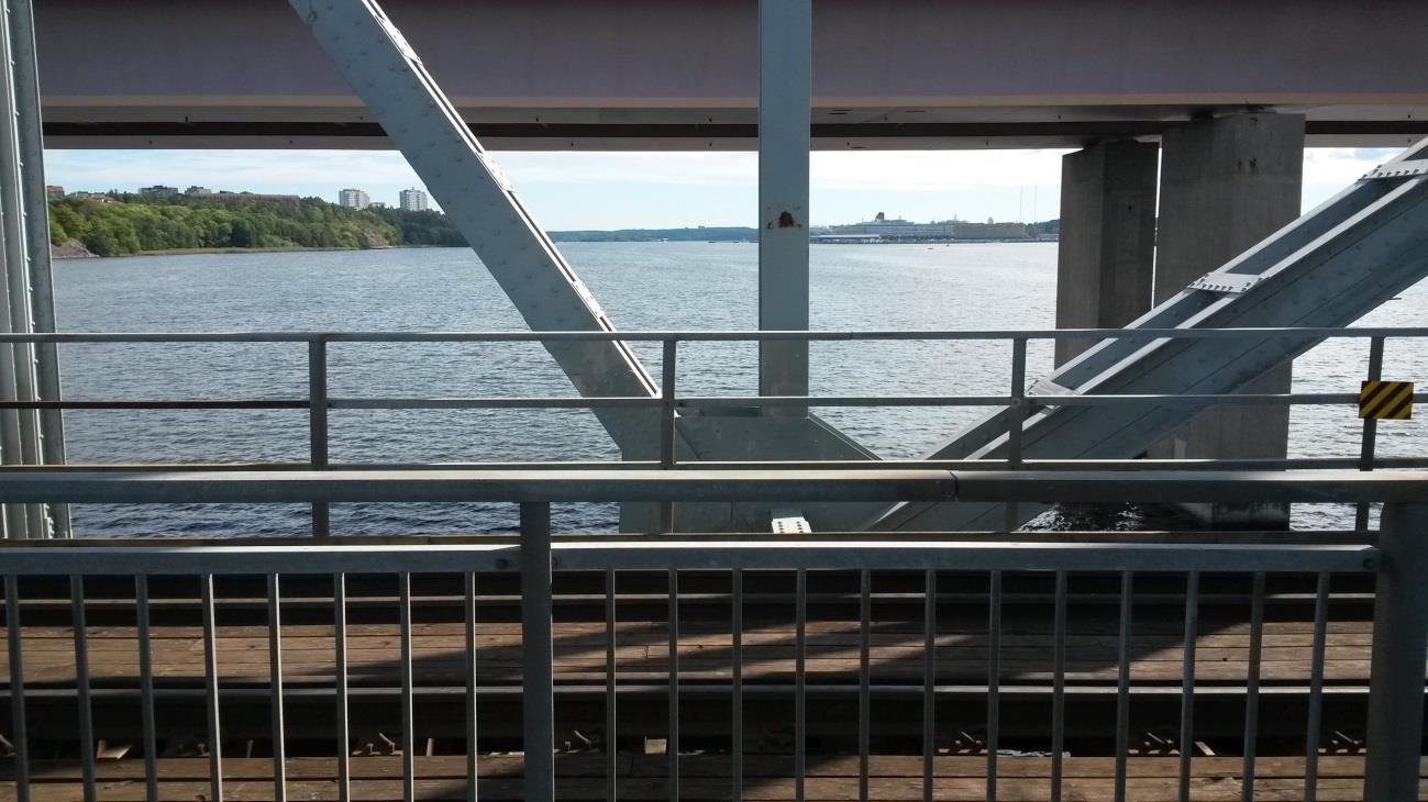 79 Figur 28. Lidingöbroarna betraktade från ett läge norr om bron på Lidingö (Bild: Tyréns AB). Utblickar Utblickar från bron norrut ger vyer och bra sikt över Lilla Värtan.