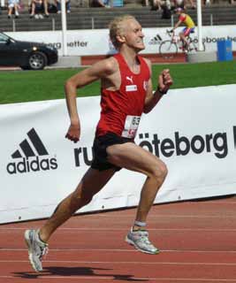De sista 2-3 åren har han mer på allvar gått uppåt i distans till hel & halvmarathon och då även lyckats ta steget upp till svenska
