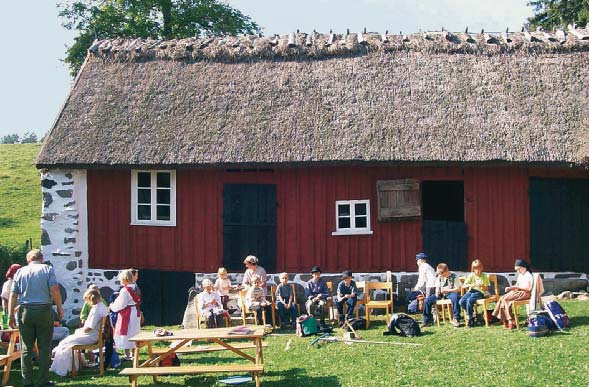 HEMBYGDSMUSÉER www.tomelillaguiden.nu AGUSASTUGAN I ANDRARUM Belägen vid vägen mellan Andrarum och Hörröd Tfn.
