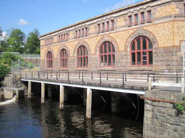 Figur 10. Kraftstationsbyggnaden i Jonsered, Säveån Enningdalsälven Mottagarna spreds i vattensystemet för att ge en så tydlig bild av ålarnas utvandring som möjligt.