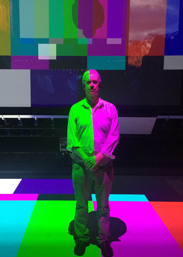 Biografi Tony Oursler är född 1957 i New York där han även bor och verkar idag. Han har en Bachelor of Fine Arts från California Institute of the Arts, 1979.