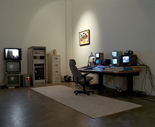 Utställningen Station Utställningen Station (2002) på Magasin III bestod av en grupp verk som Tony Oursler skapade specifikt för detta tillfälle: TV Studio, Feedback, Nordic Test, Frequency Spectrum,